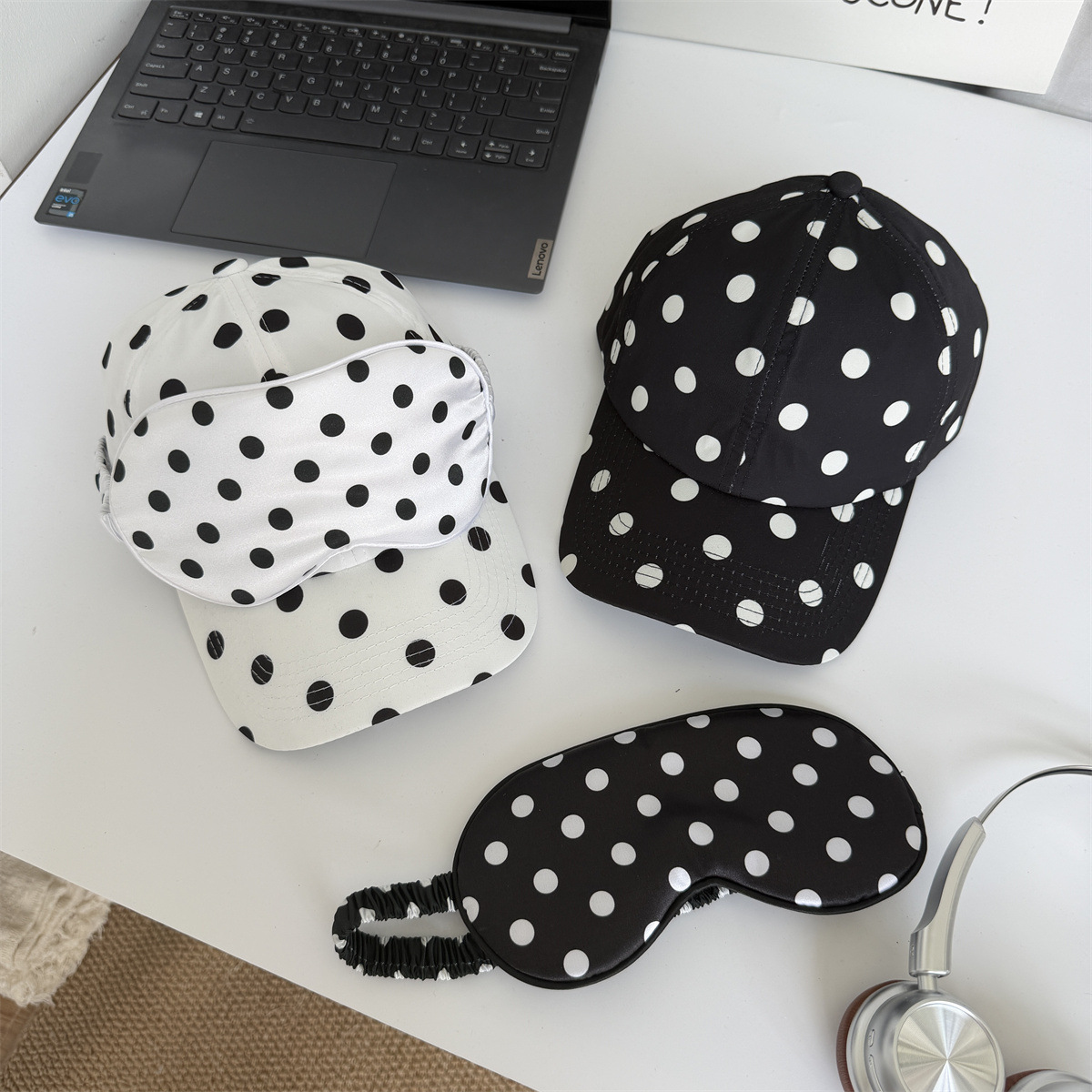 Travel Accessories Kit For Women - Topi Bisbol Polka Dot & Masker